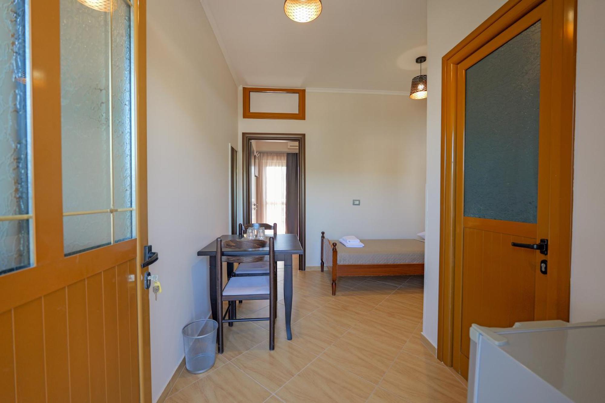 Hotel Deja Vu Ksamil Bilik gambar