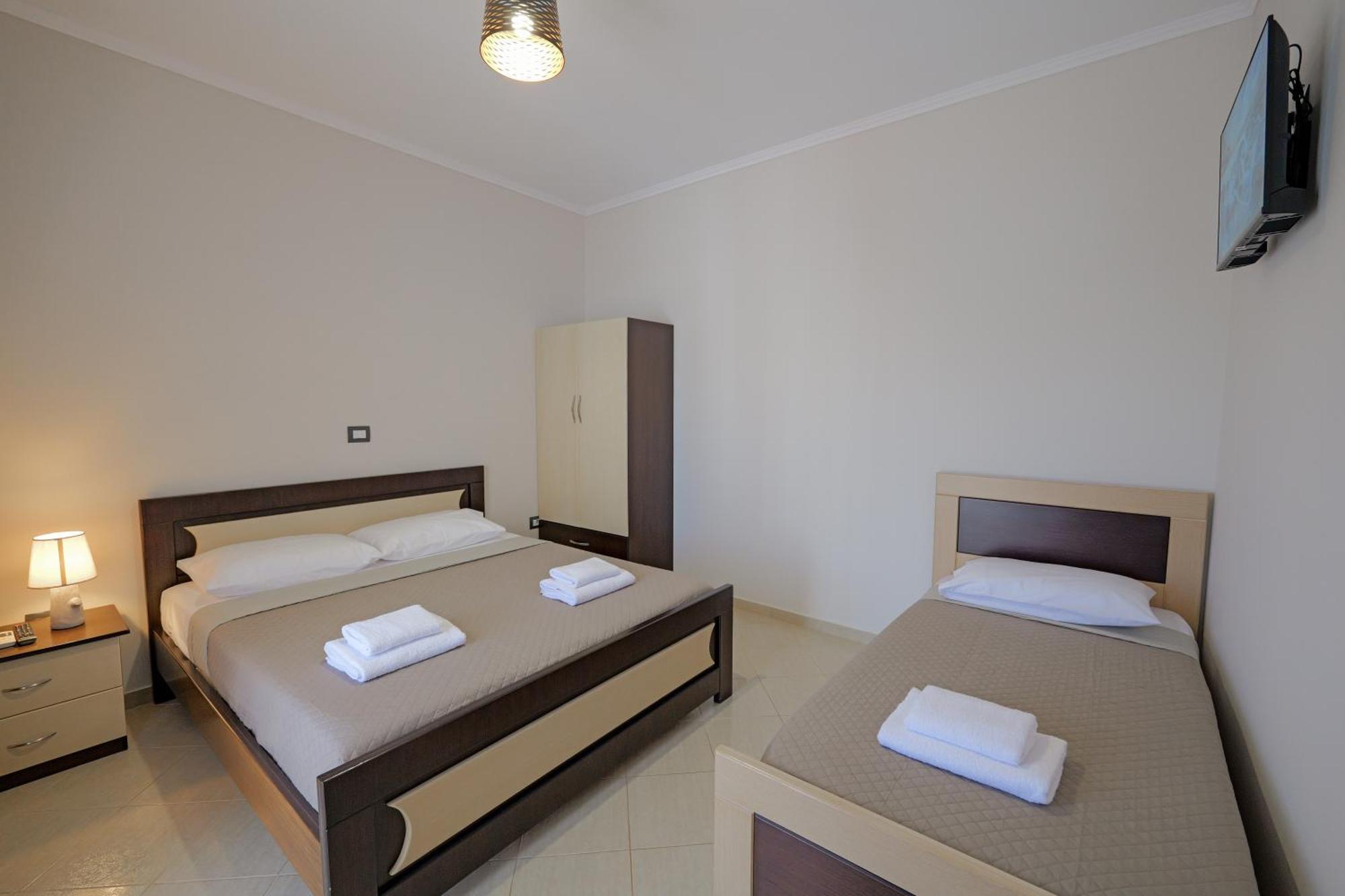 Hotel Deja Vu Ksamil Bilik gambar