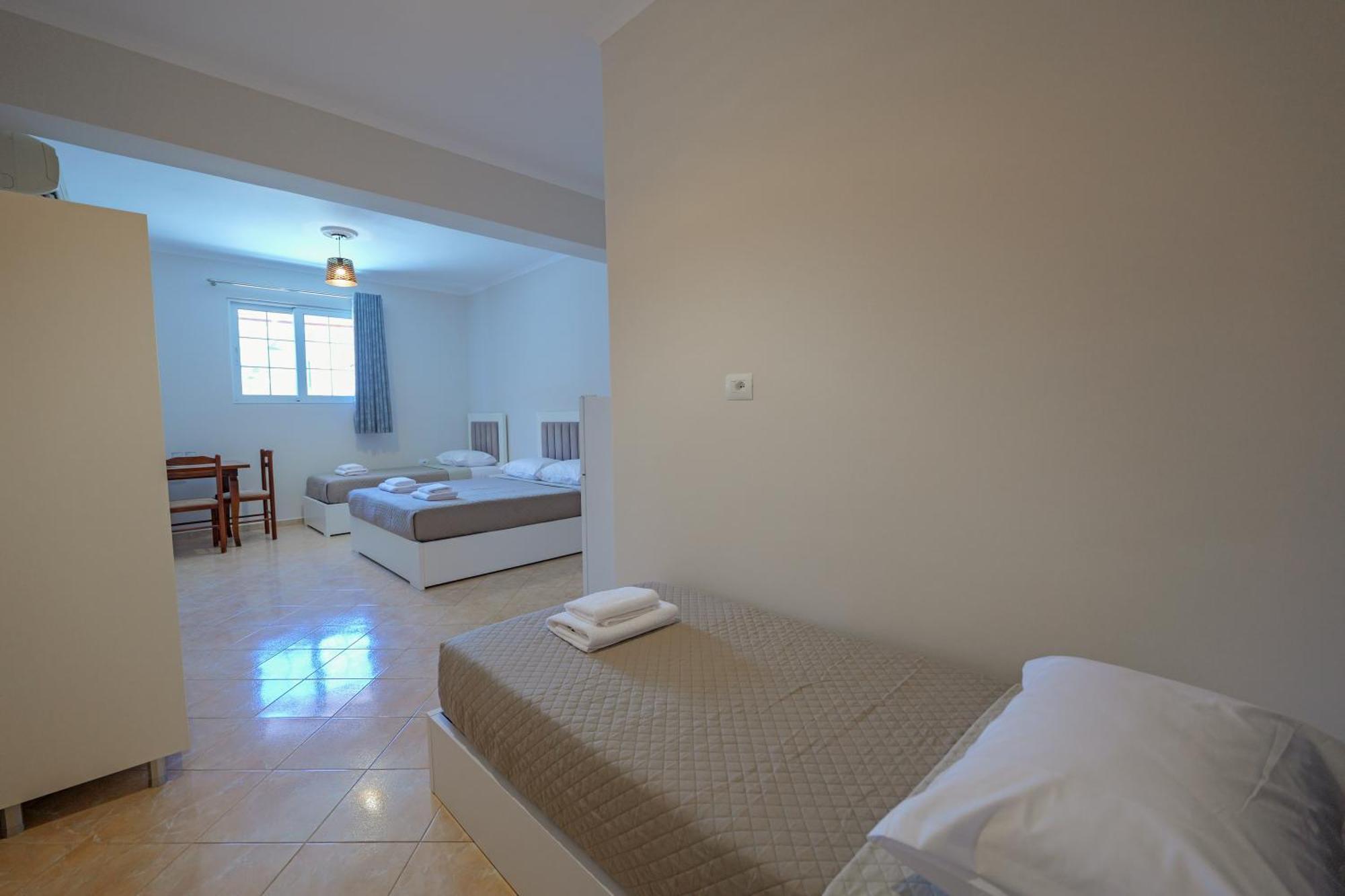 Hotel Deja Vu Ksamil Bilik gambar
