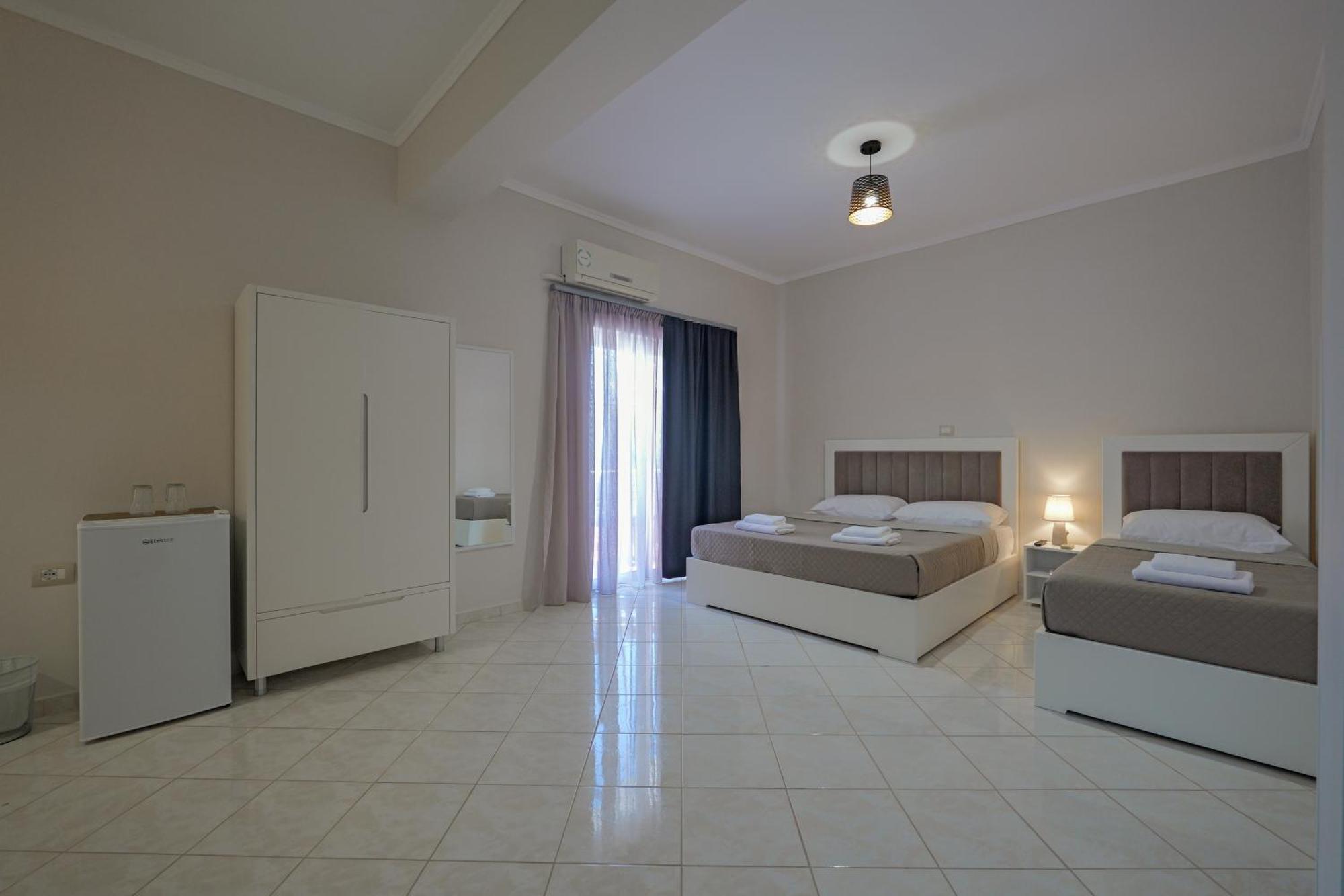 Hotel Deja Vu Ksamil Bilik gambar