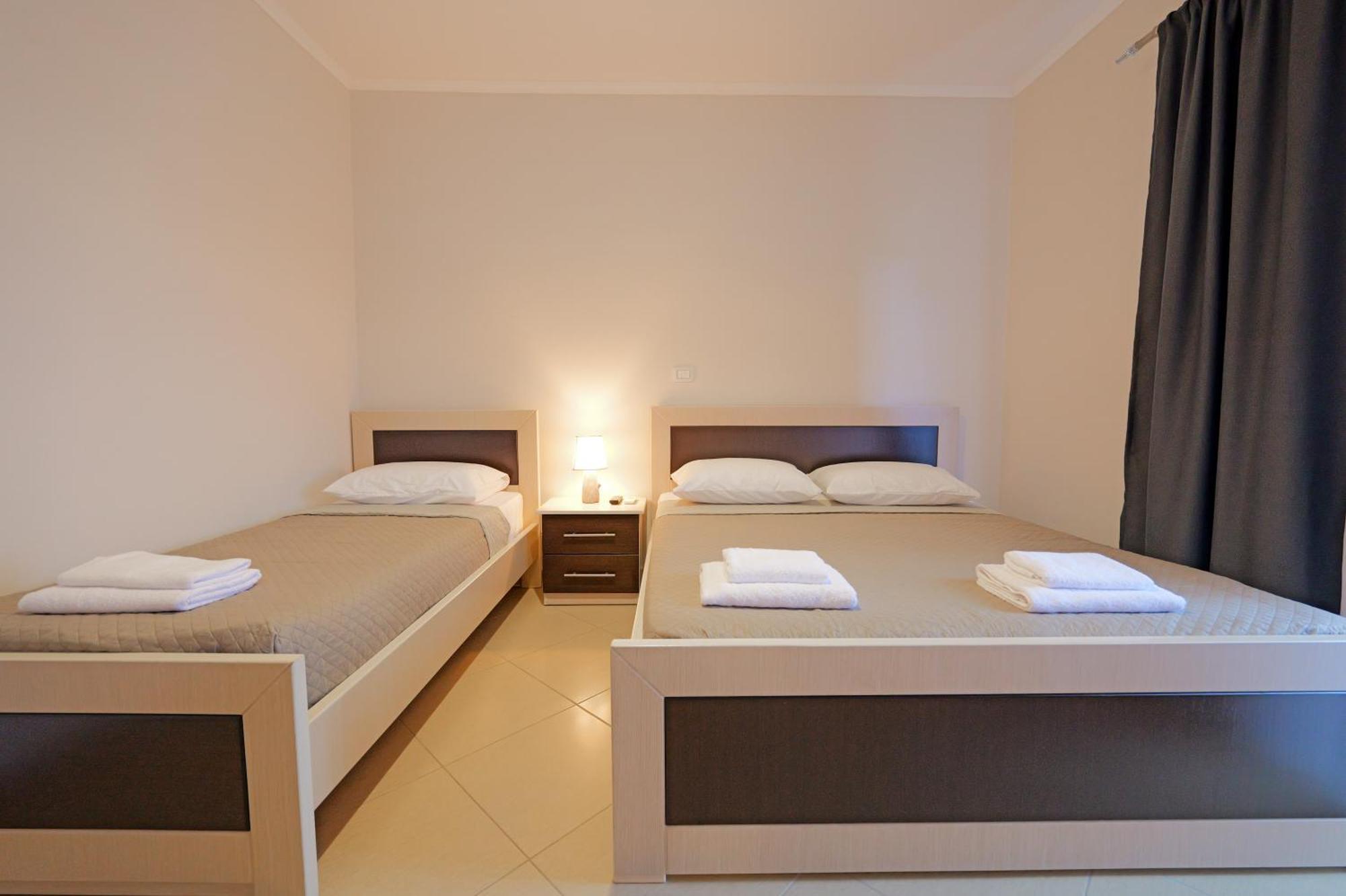 Hotel Deja Vu Ksamil Bilik gambar