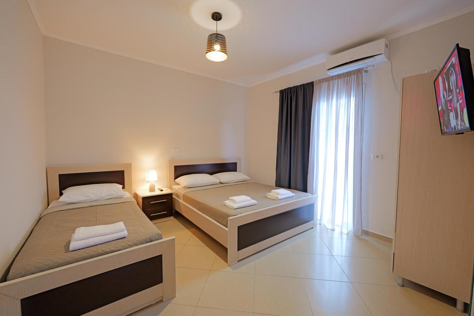 Hotel Deja Vu Ksamil Bilik gambar