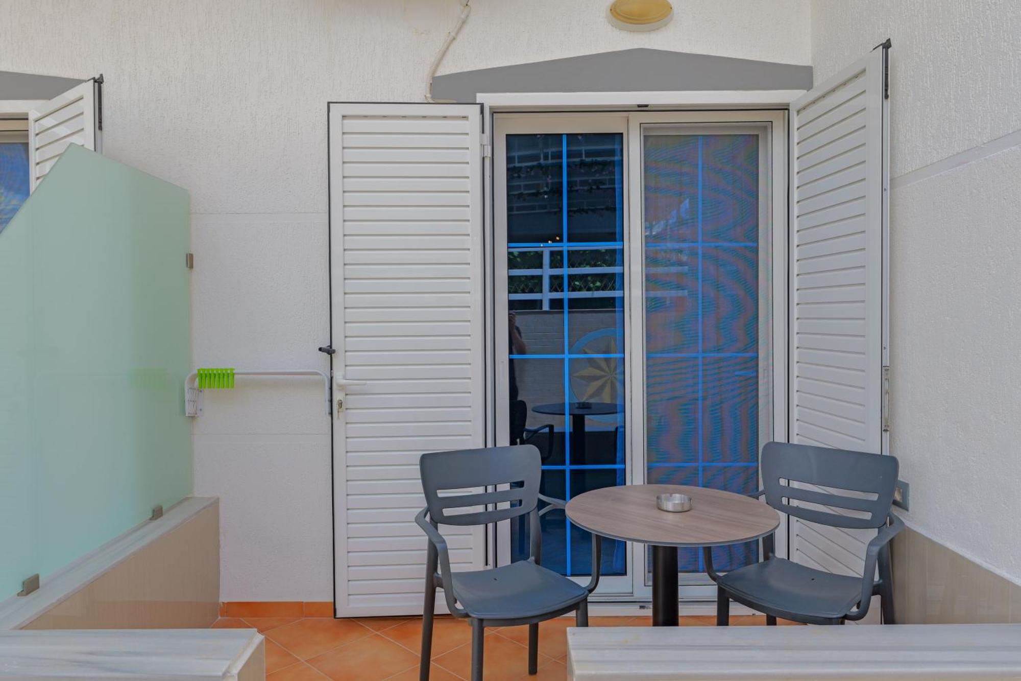 Hotel Deja Vu Ksamil Bilik gambar