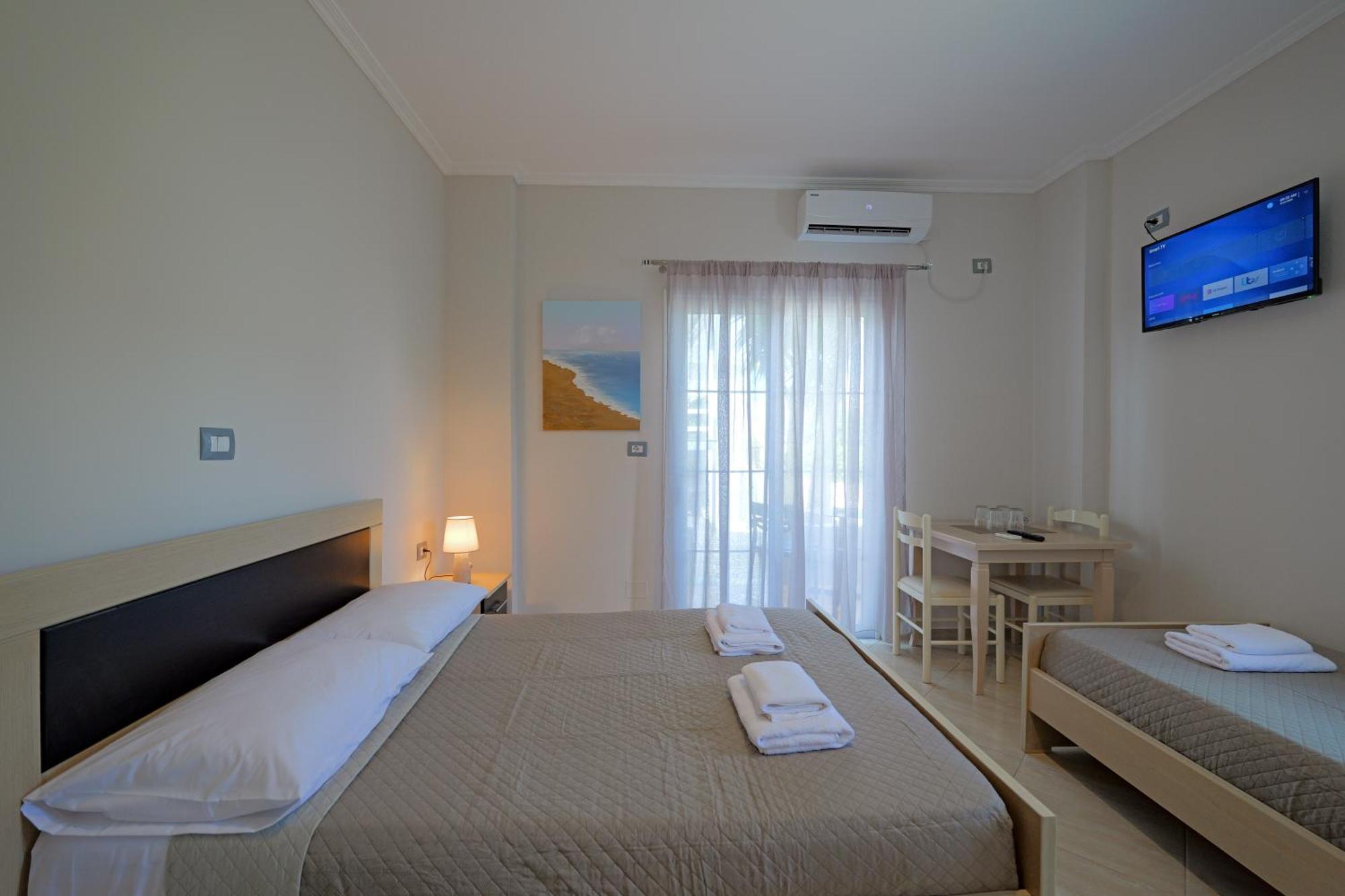 Hotel Deja Vu Ksamil Bilik gambar