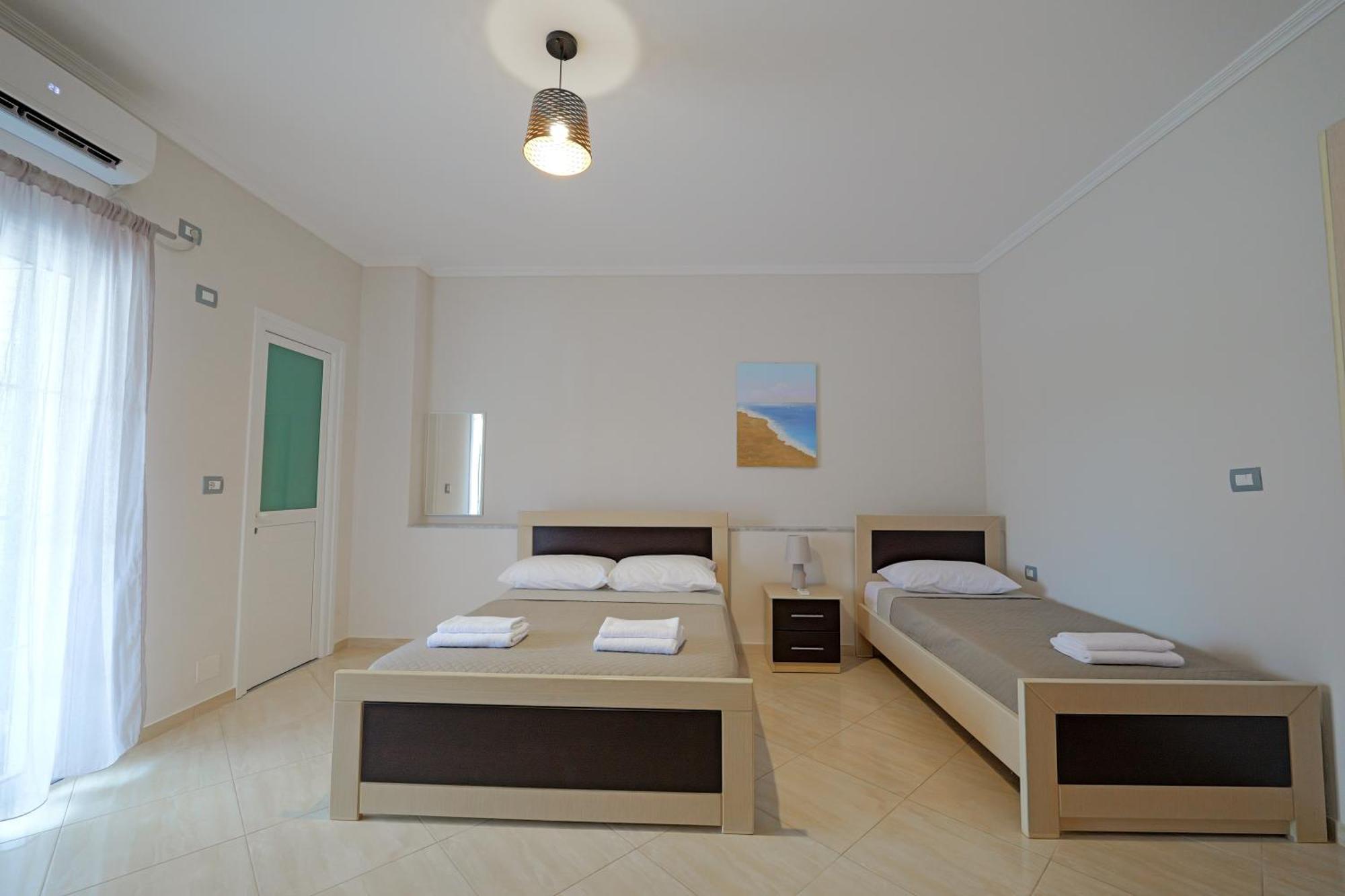 Hotel Deja Vu Ksamil Bilik gambar