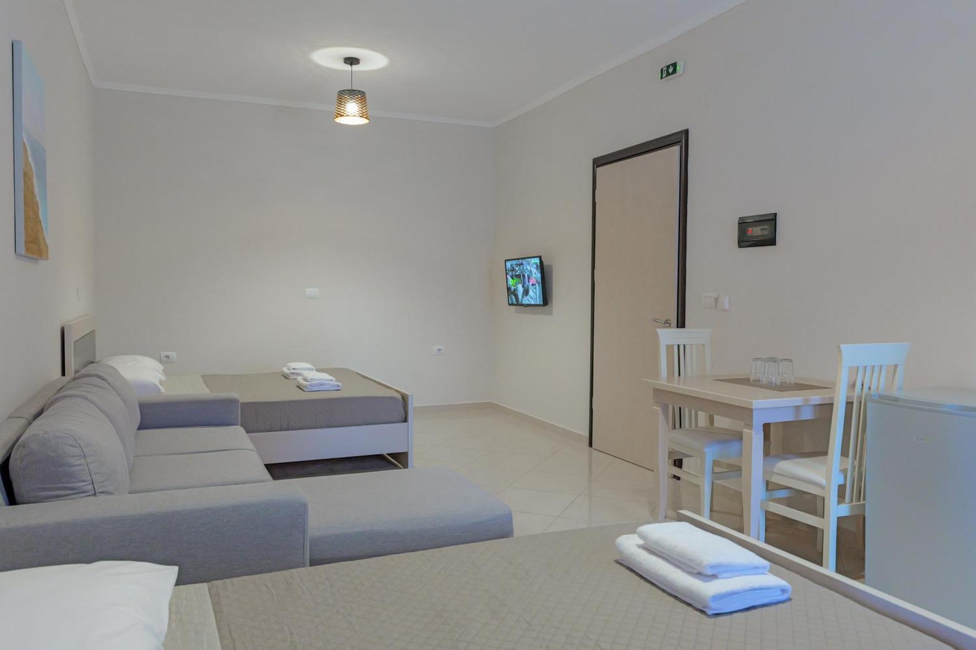 Hotel Deja Vu Ksamil Bilik gambar